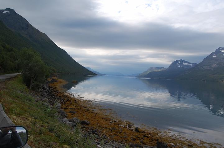 Fiordi norvegesi verso Svolvaer.JPG - AI PIEDI DELLA RUPE